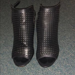 Black heeled sandals